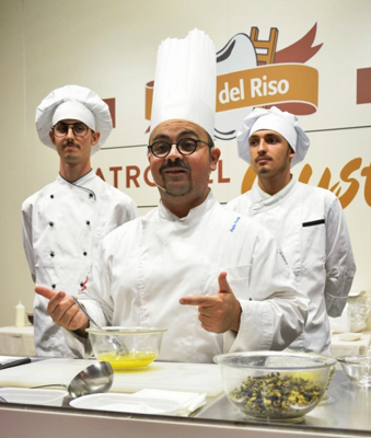 SHOW COOKING